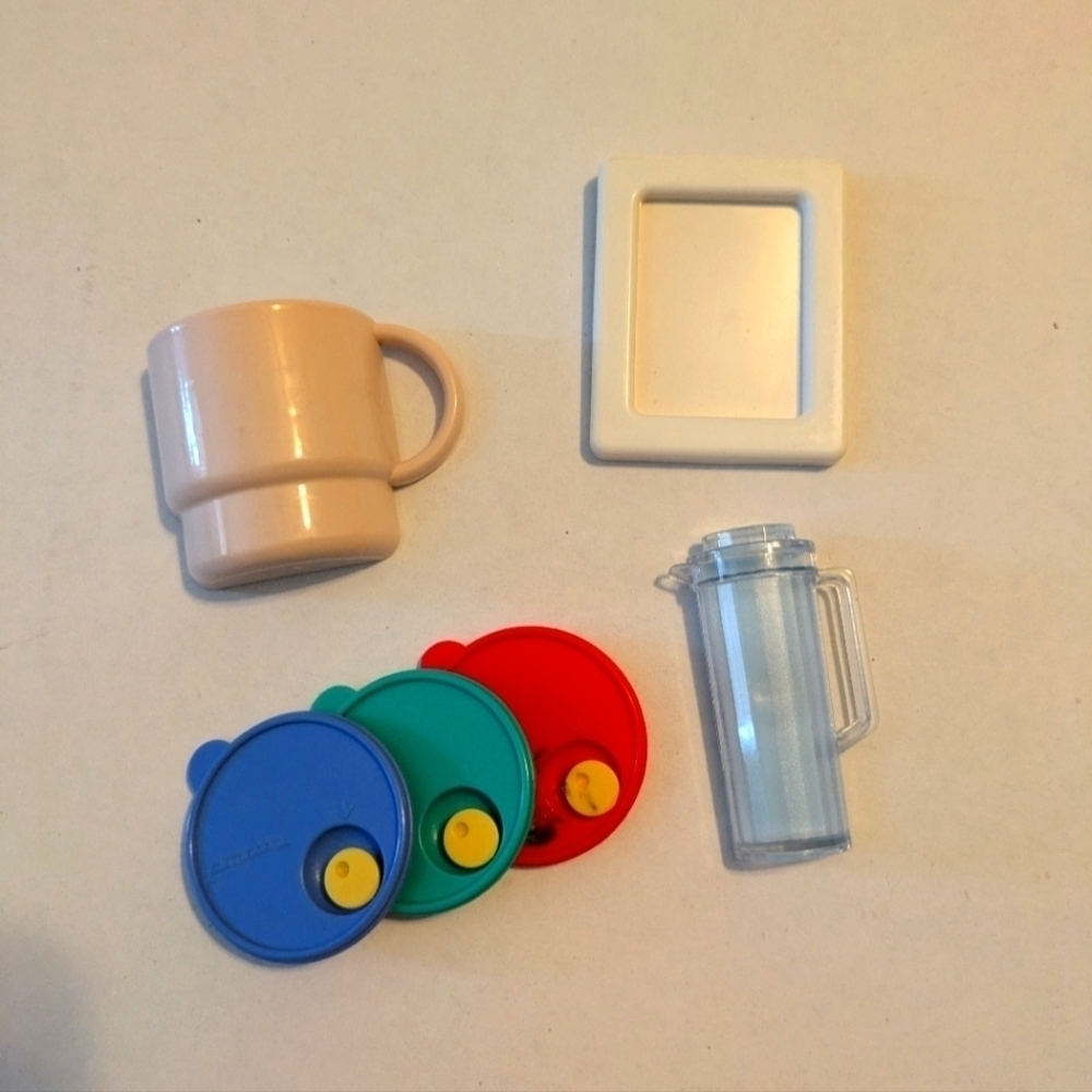 Lot of 4 Vtg Tupperware Refrigerator Magnets Lids, pitcher,mug, frame